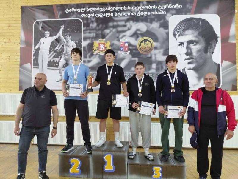ყაზბეგში გამართულ რესპუბლიკურ ტურნირზე „თაკვერის“ მოჭიდავეებმა სამი მედალი მოიპოვეს